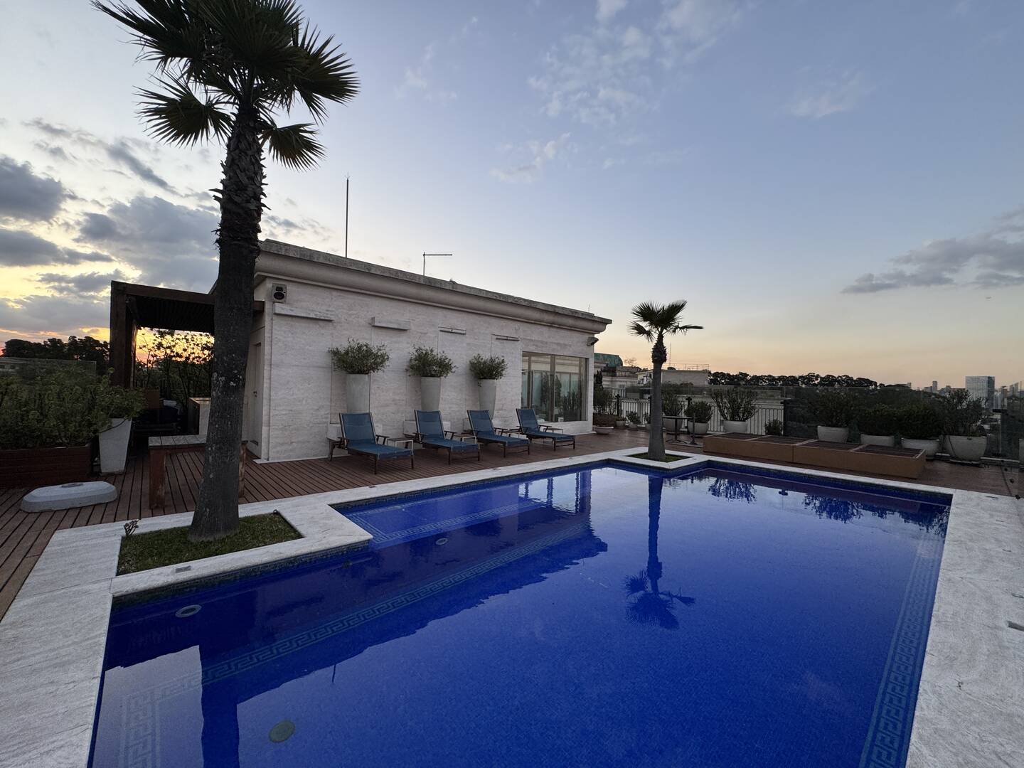 Cobertura duplex à venda em São Paulo com 1.170 m², 4 suítes, piscina privativa e 10 vagas
