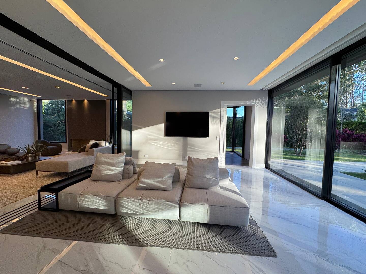 Casa com projeto de Breno Santiago e lazer completo no Haras Guancan