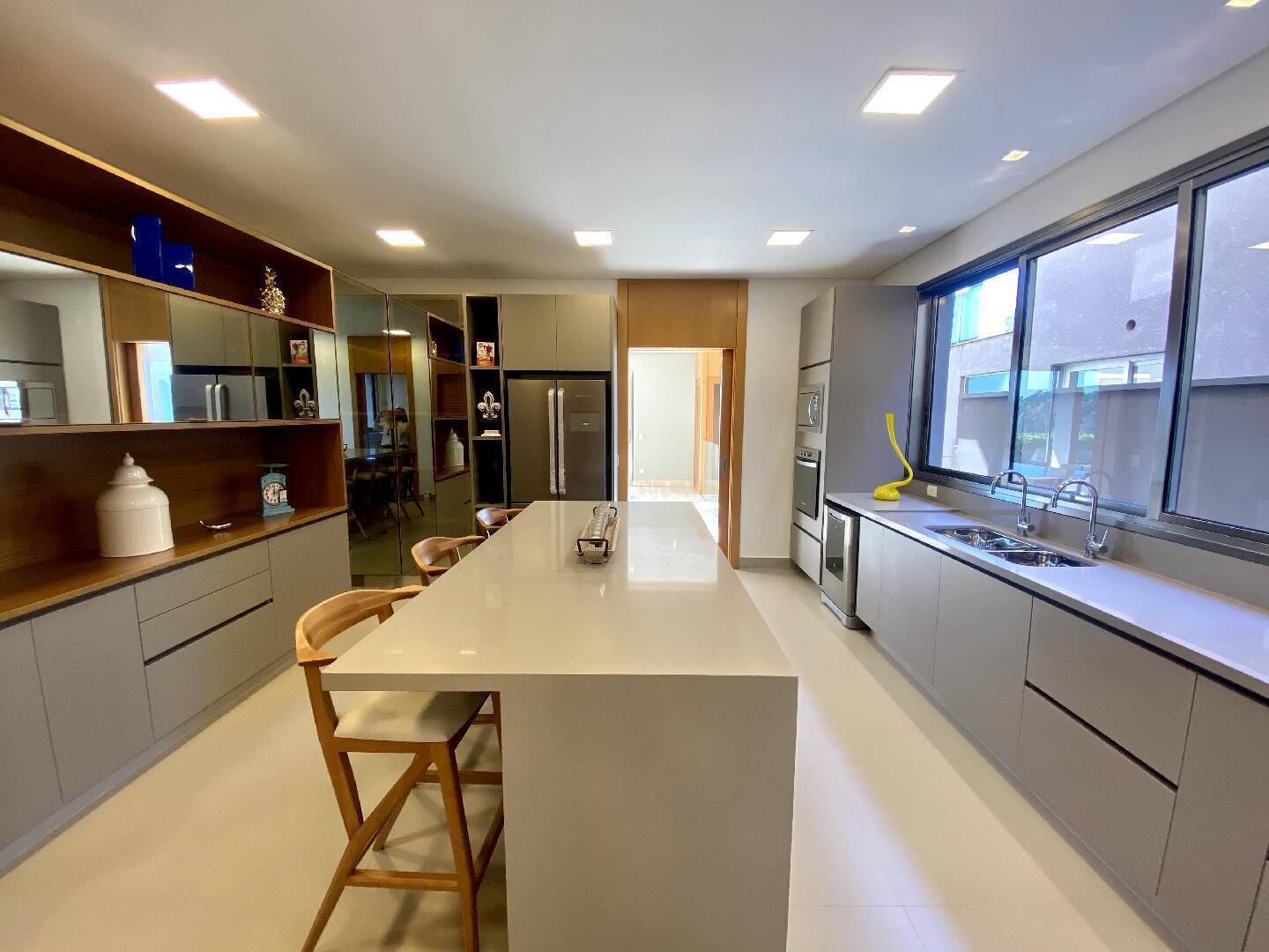 Residência Assinada por Mario Perez no Vila Solaia | 640 m², 4 Suítes e Vista Panorâmica