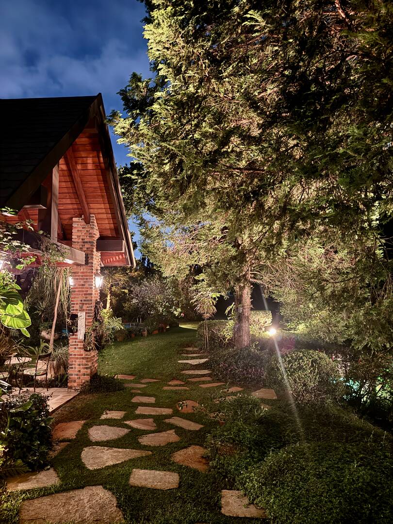 Casa de arquitetura assinada por Sidônio Porto no Tamboré 1