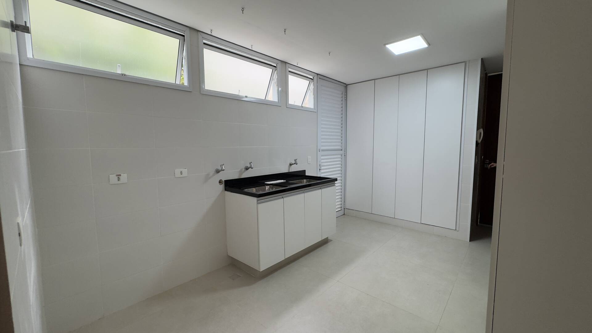 Casa contemporânea sustentável à venda residencial Melville | 4 suítes, elevador e automação