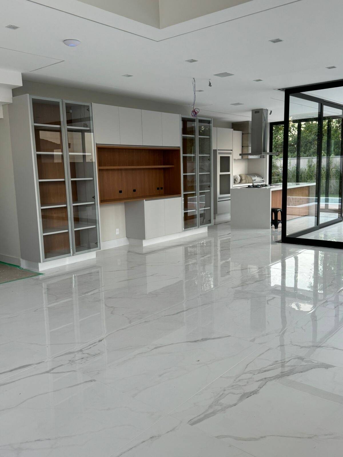 Casa à venda no Gênesis 2 com 4 suítes, elevador e fundos para a mata
