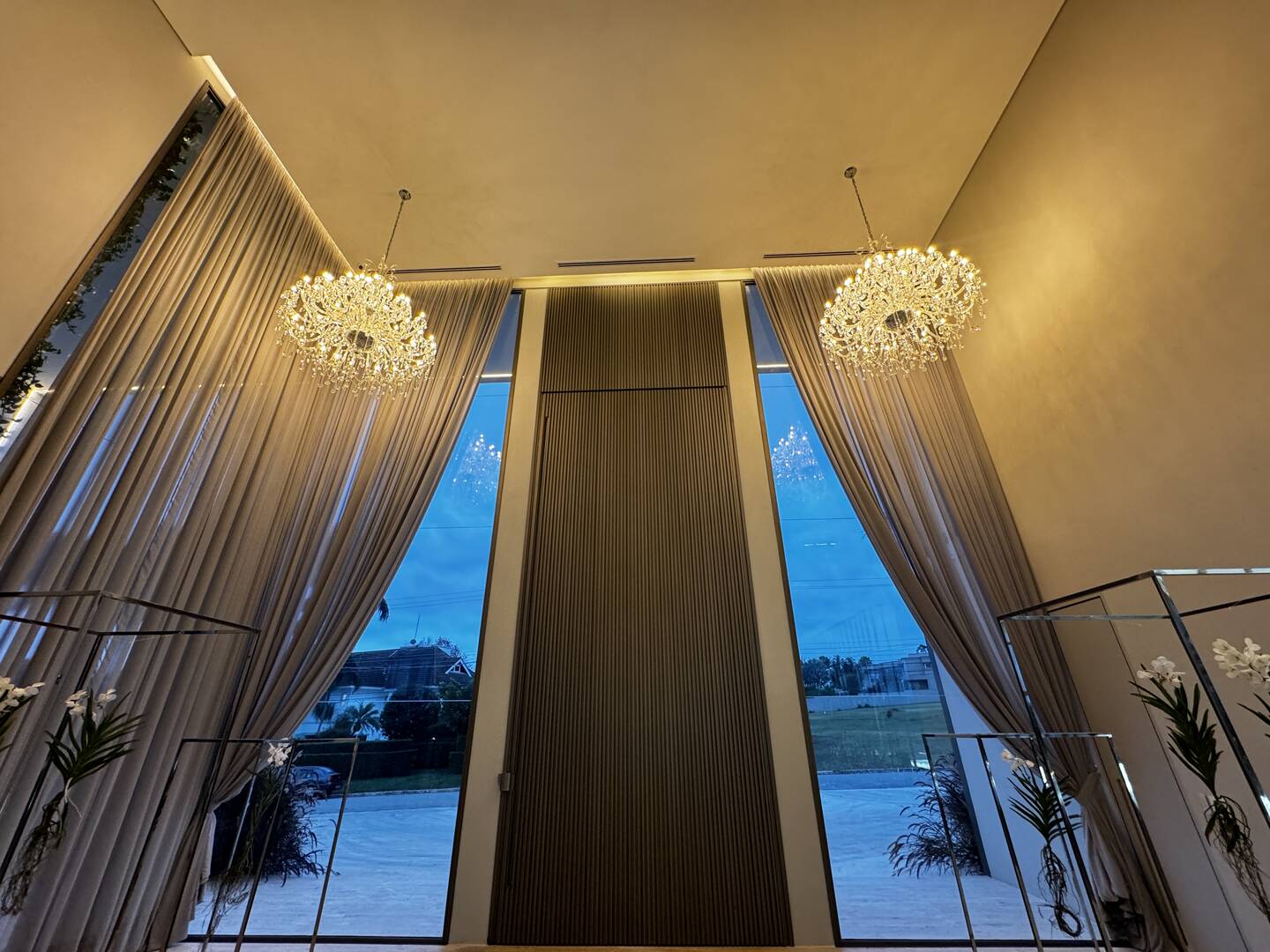 Casa com 6 suítes, vista panorâmica e arquitetura contemporânea no Tamboré 2