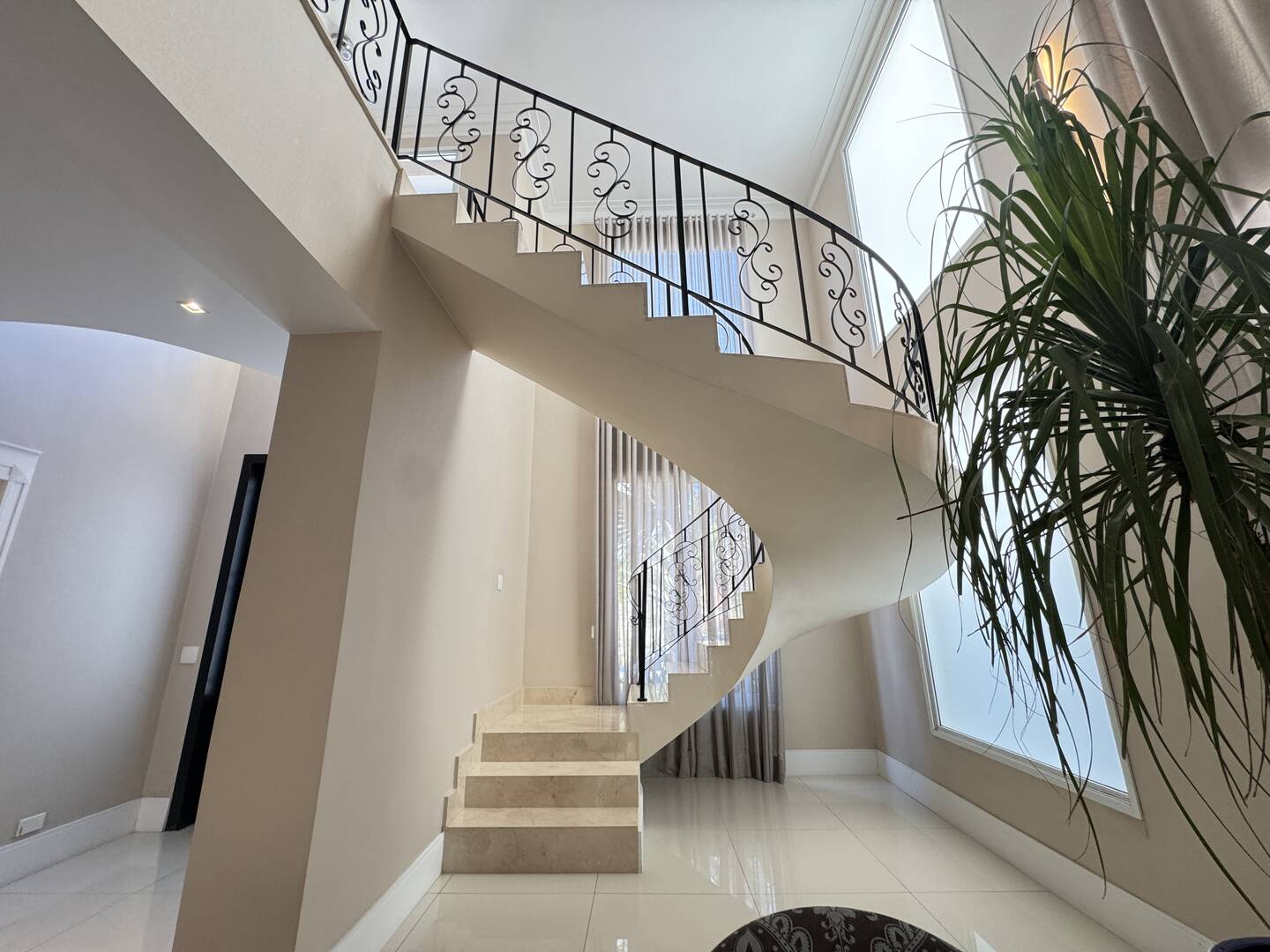 Casa neo-clássica à venda no Villa Solaia Alphaville | Elegância e conforto