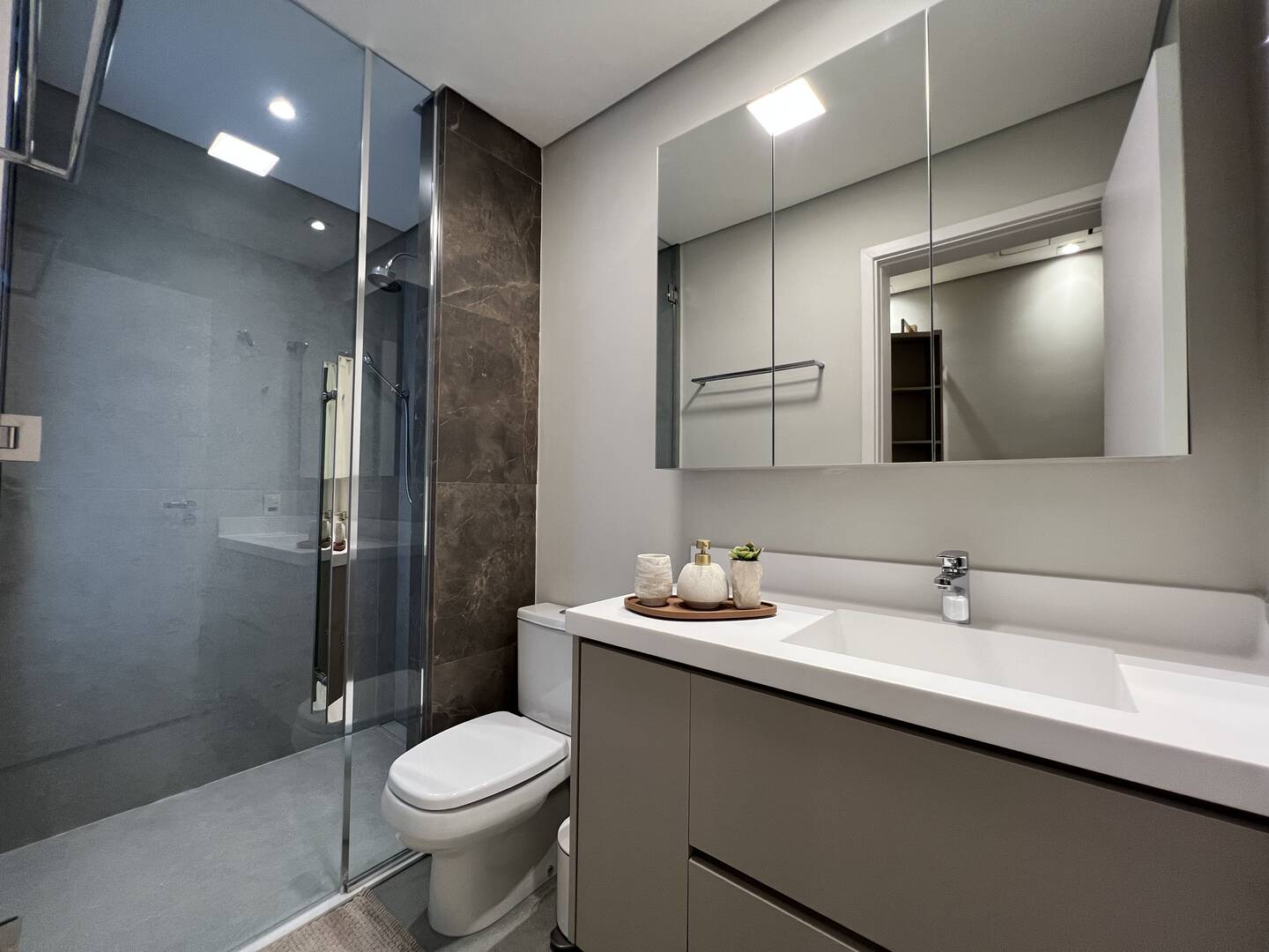 Apartamento à venda no Condomínio Oiapoque em Alphaville com 360 m², 4 suítes e 5 vagas