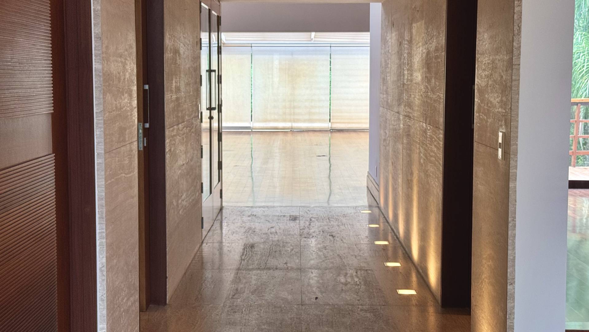 Casa com 6.300m² de terreno privativo - Residencial Tamboré 1