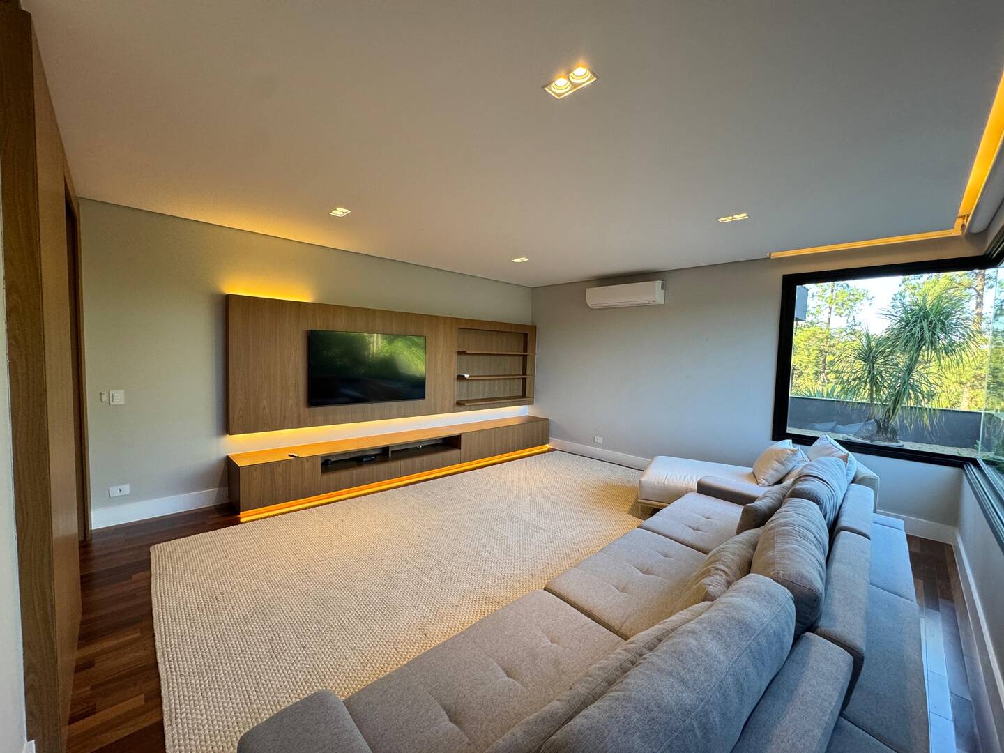 Casa com projeto de Breno Santiago e lazer completo no Haras Guancan