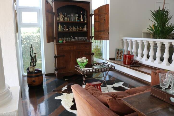 Casa à venda no Tamboré 3 com 4 suítes e excelente potencial para retrofit