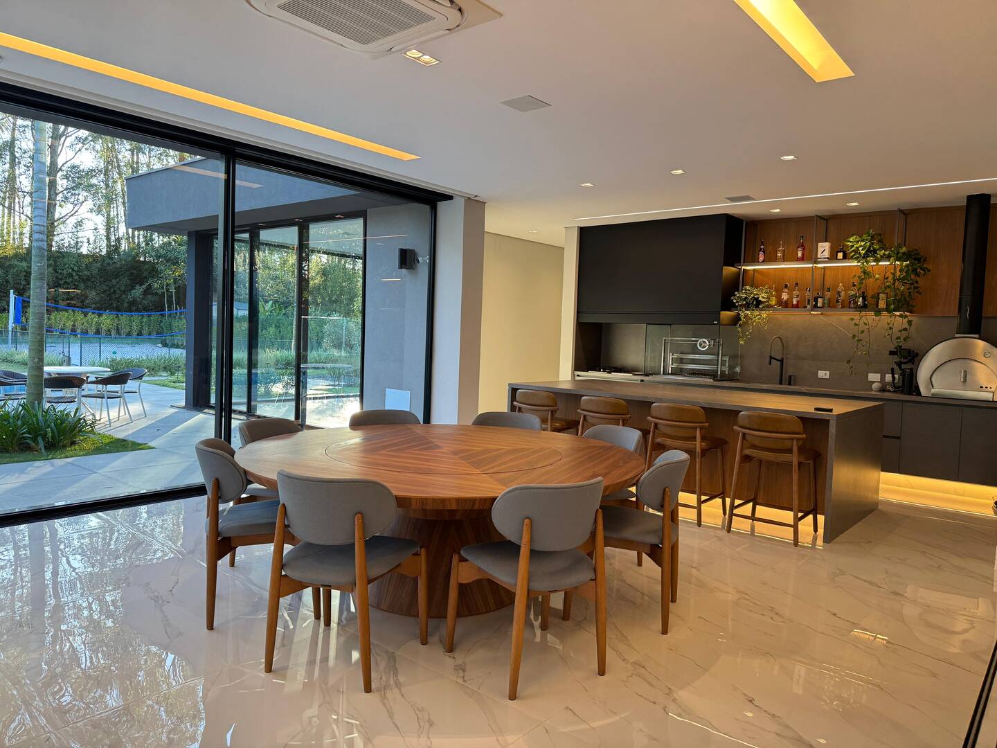 Casa com projeto de Breno Santiago e lazer completo no Haras Guancan