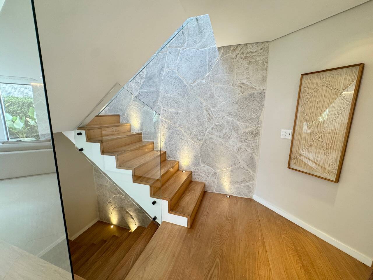 Casa totalmente reformada e mobiliada à venda no Alphaville Residencial 1 com 4 suítes