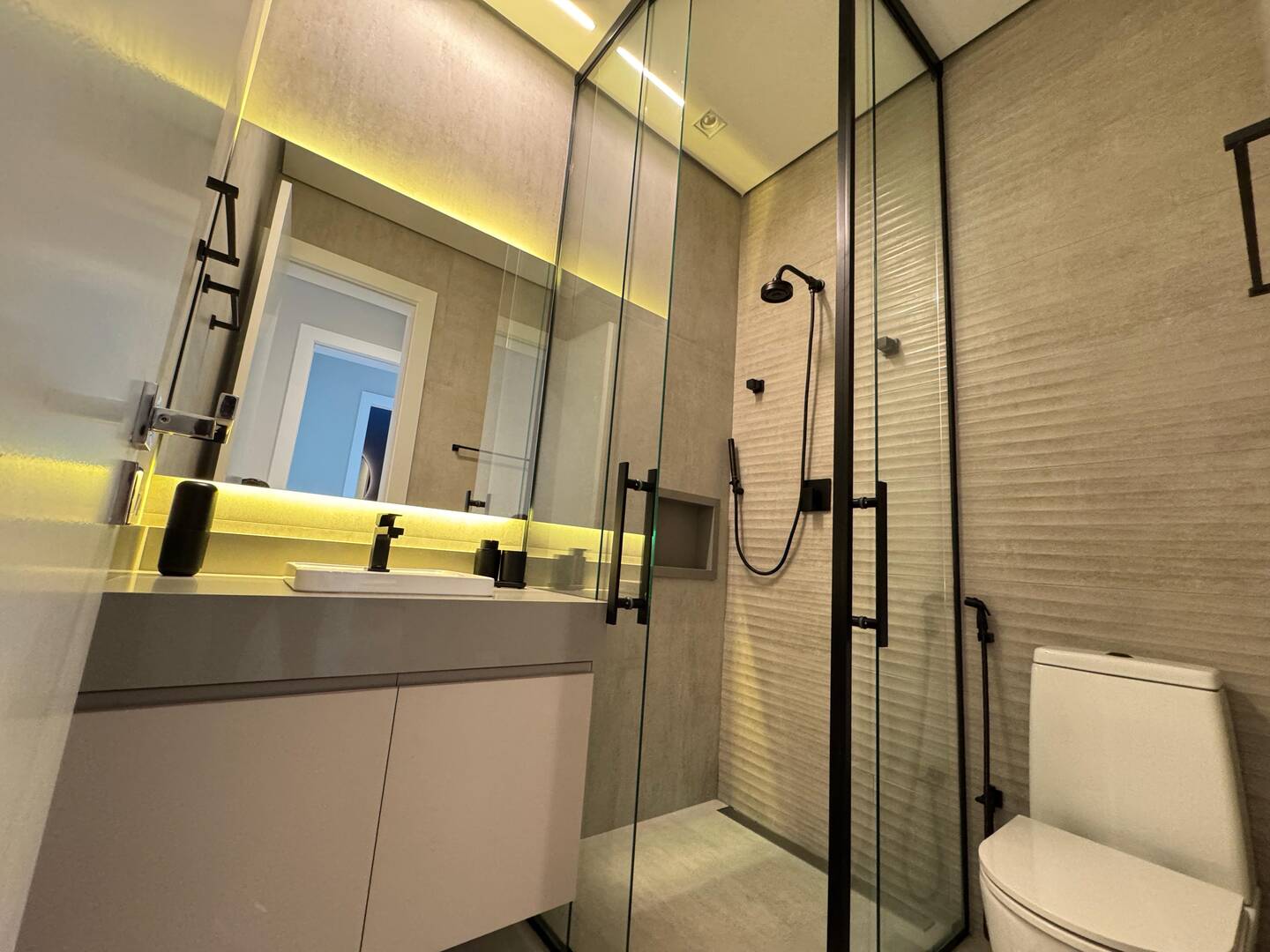 Casa com projeto de Breno Santiago e lazer completo no Haras Guancan