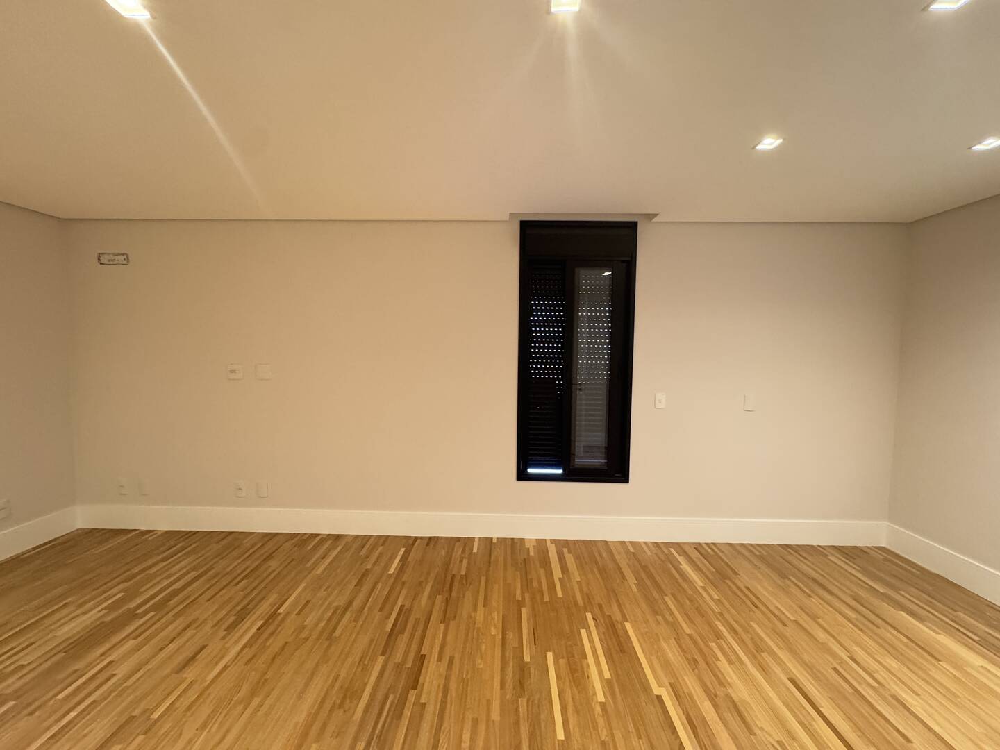 Casa à venda com 4 suítes, piscina com prainha e área gourmet integrada