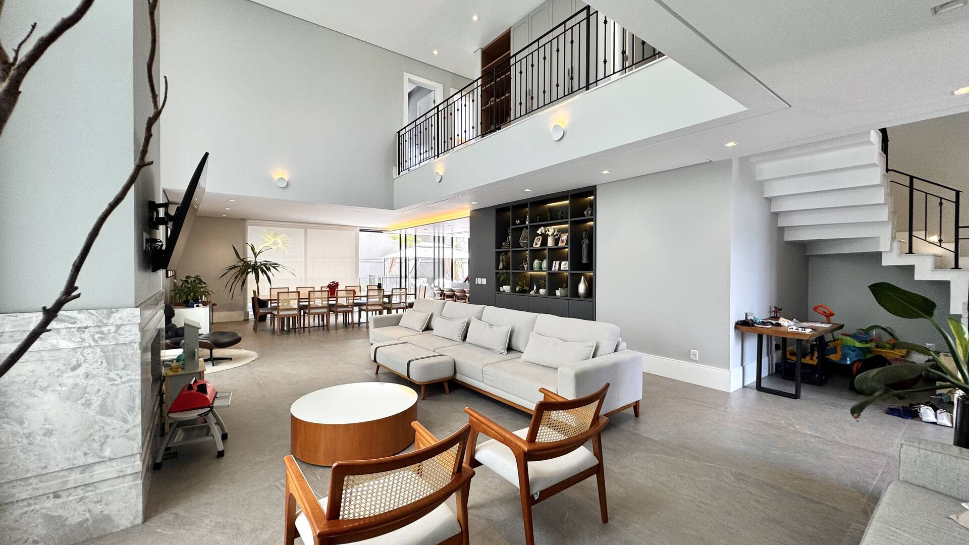 Casa Nova e Atemporal com 4 Suítes no Residencial Gênesis 1 | Alphaville