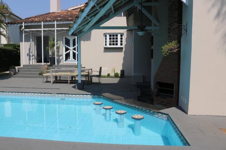 Casa à venda no Tamboré 3 com 4 suítes e excelente potencial para retrofit