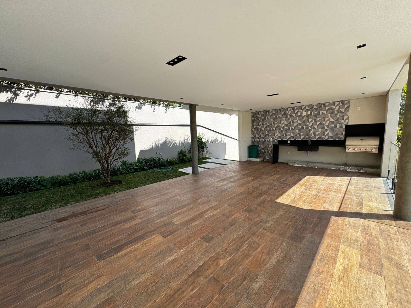 Casa nova Gênesis 2 - Alphaville SP - Venda.