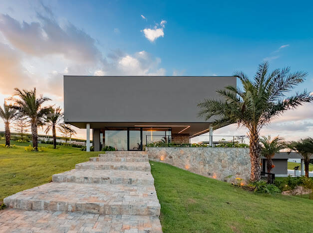 Casa à venda no Le Portier Nautic Residence com 5 suítes e acesso direto à represa