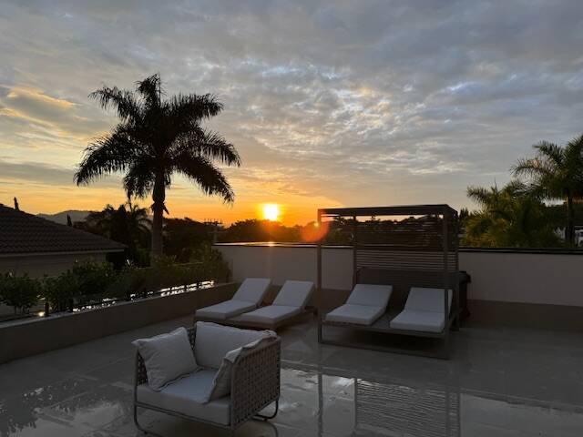 Casa à venda com 1.469 m², 6 suítes, rooftop e cinema privativo em Alphaville