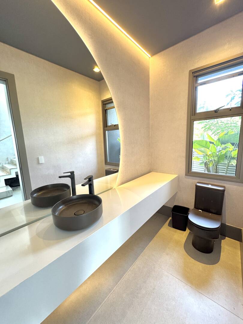 Casa contemporânea com lazer completo e elevador