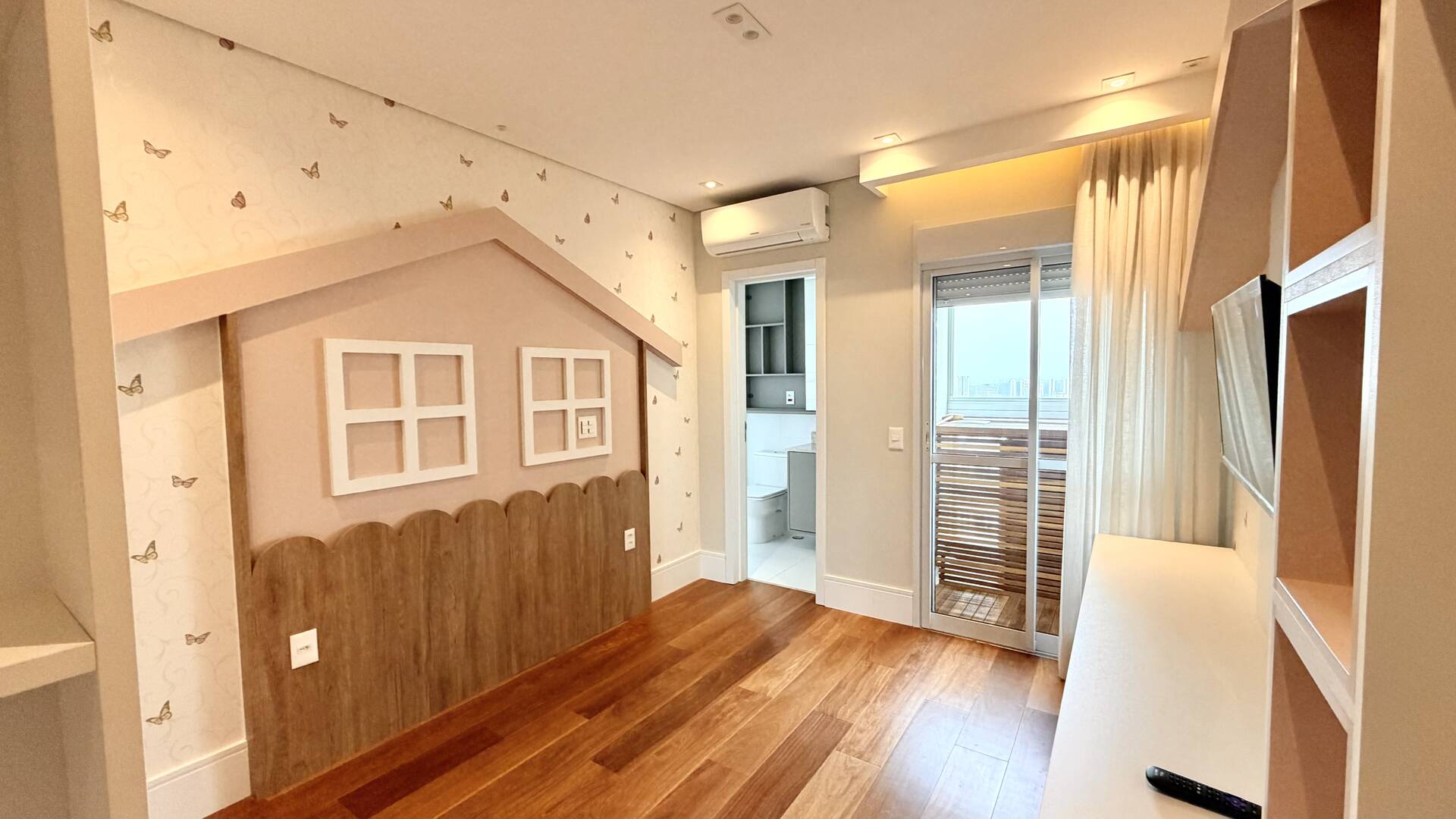 Apartamento mobiliado com 4 suítes e vista permanente para o lago em Alphaville