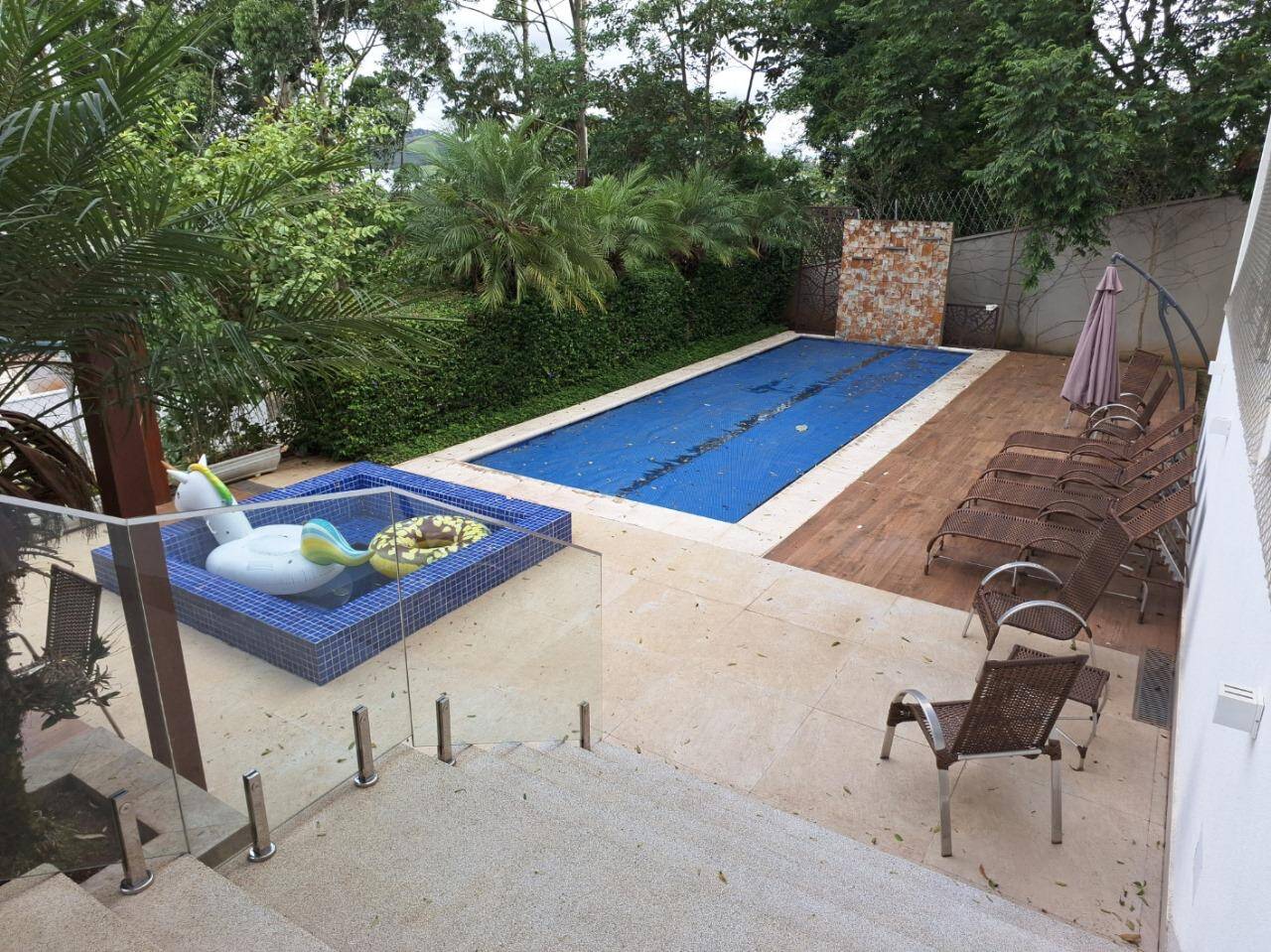 Casa com fundo para mata - Residencial Tamboré 11 - Venda porteira fechada.