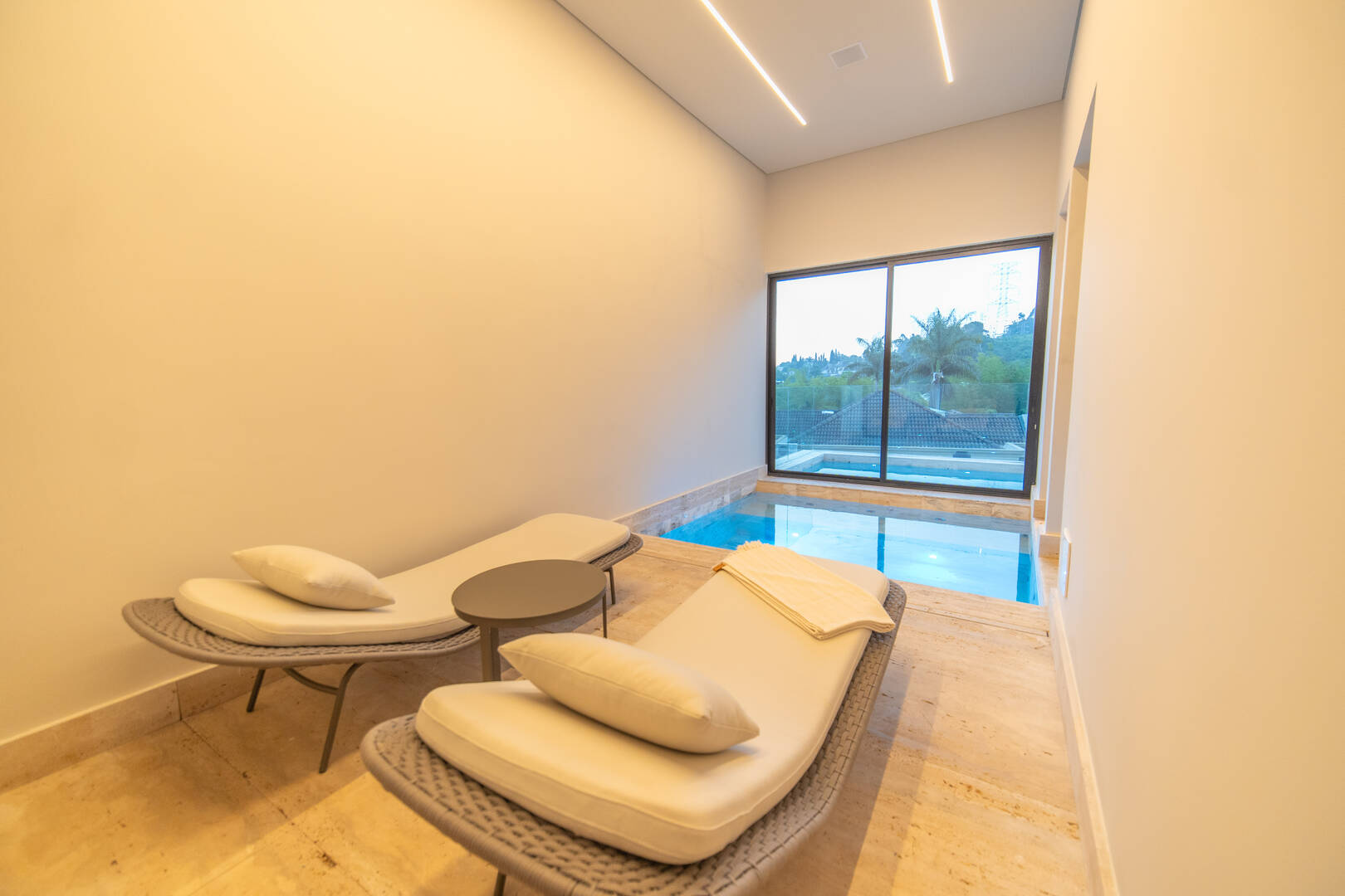 Casa à venda no Tamboré 2 com 6 suítes, SPA privativo, piscina e 2.385 m²