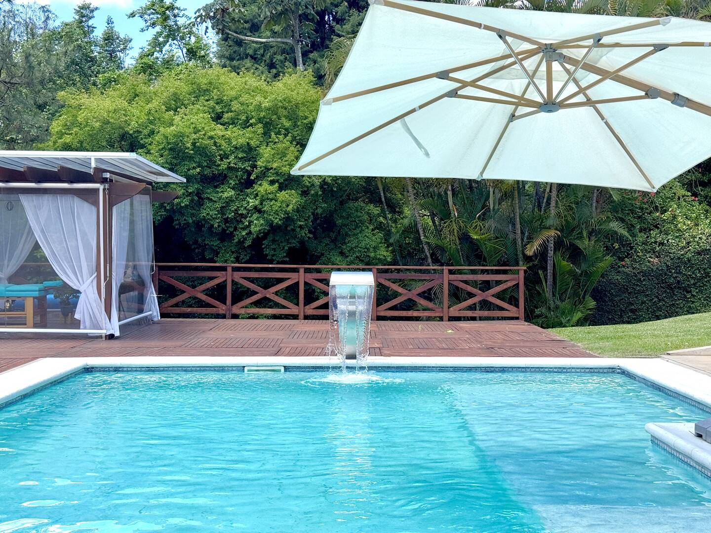 Casa à Venda no Tamboré 1 com 4.000 m², Vista Permanente e Estilo Casa de Campo
