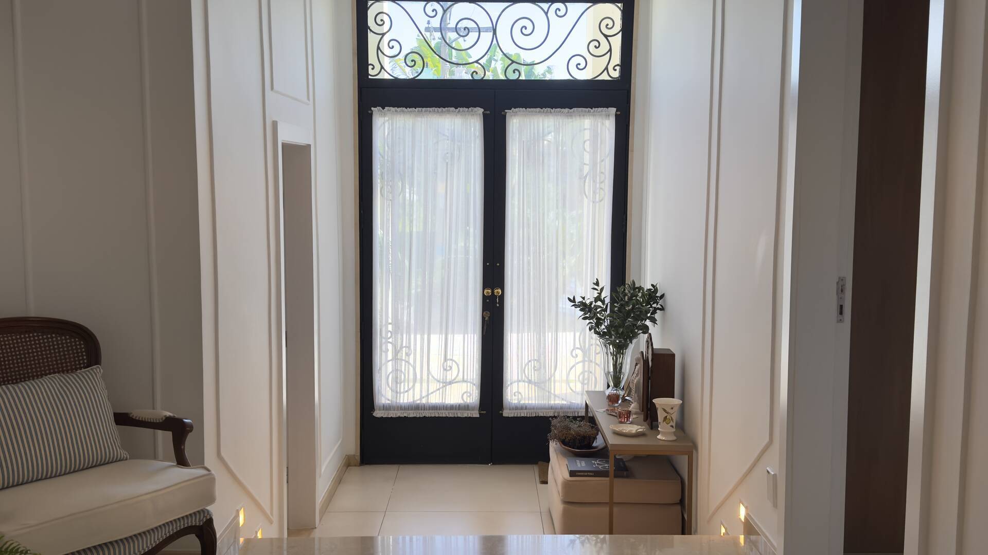 Casa com amplo terreno e excelente potencial de retrofit à venda em Alphaville