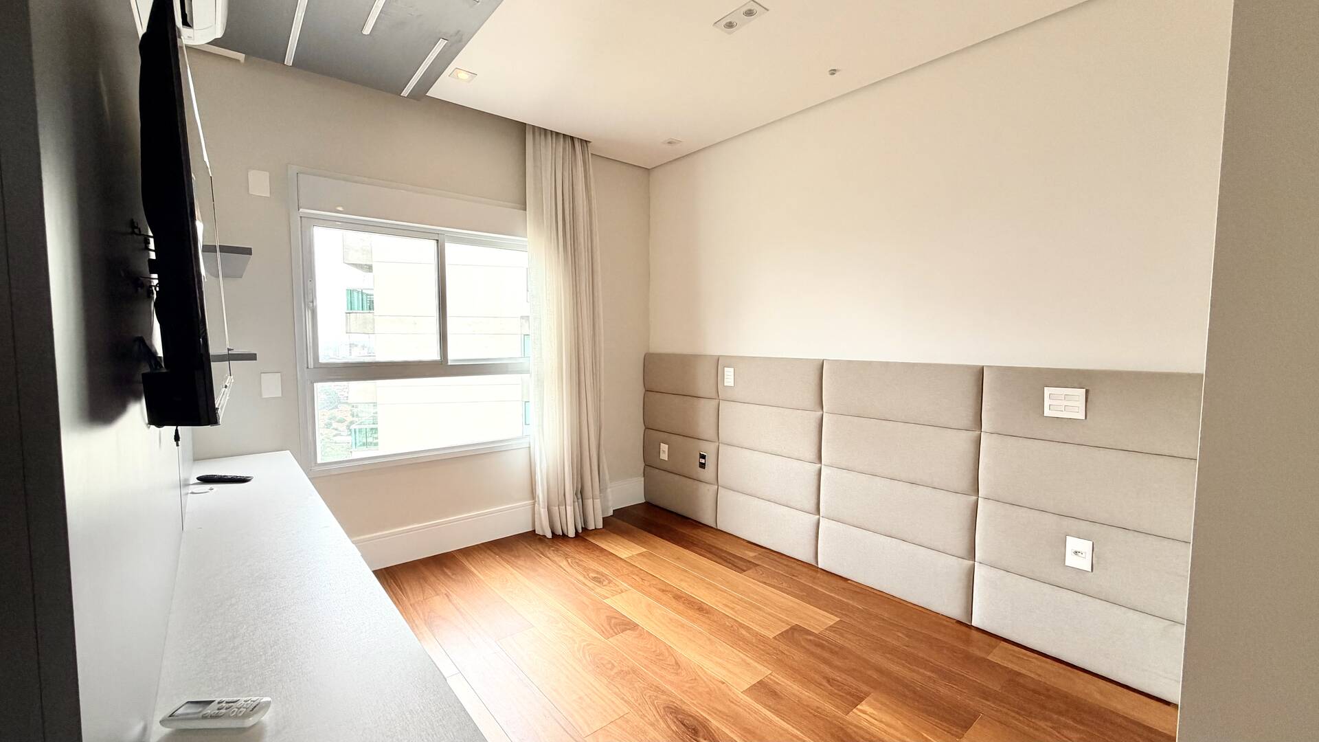 Apartamento mobiliado com 4 suítes e vista permanente para o lago em Alphaville