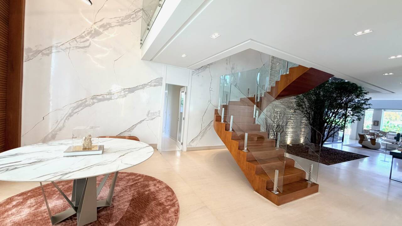Casa à Venda no Tamboré 3 com 5 Suítes, Man Cave Exclusiva e Lazer Completo