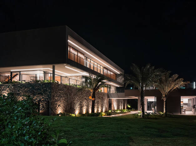Casa à venda no Le Portier Nautic Residence com 5 suítes e acesso direto à represa
