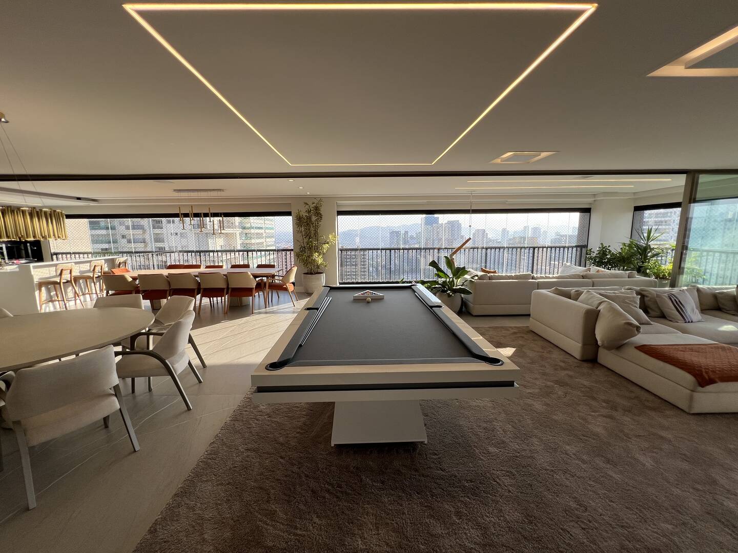 Apartamento à venda no Condomínio Oiapoque em Alphaville com 360 m², 4 suítes e 5 vagas
