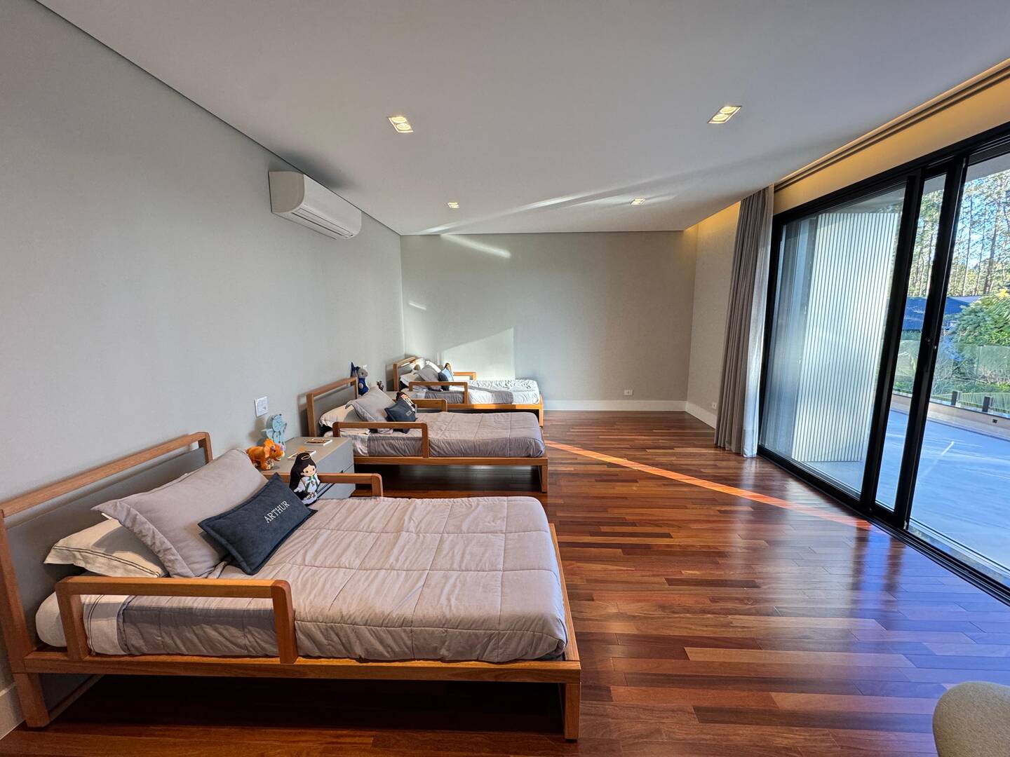 Casa com projeto de Breno Santiago e lazer completo no Haras Guancan