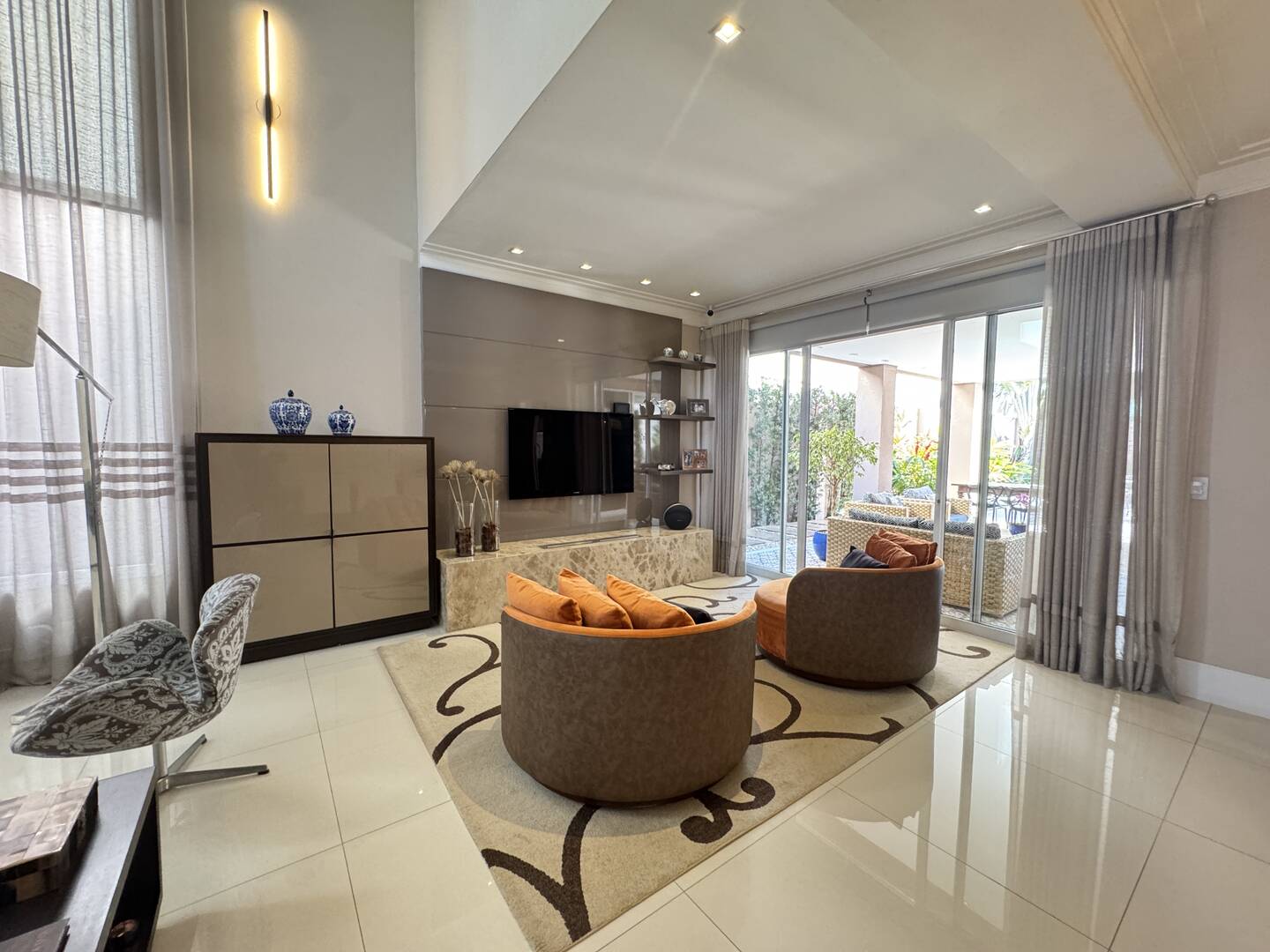 Casa neo-clássica à venda no Villa Solaia Alphaville | Elegância e conforto