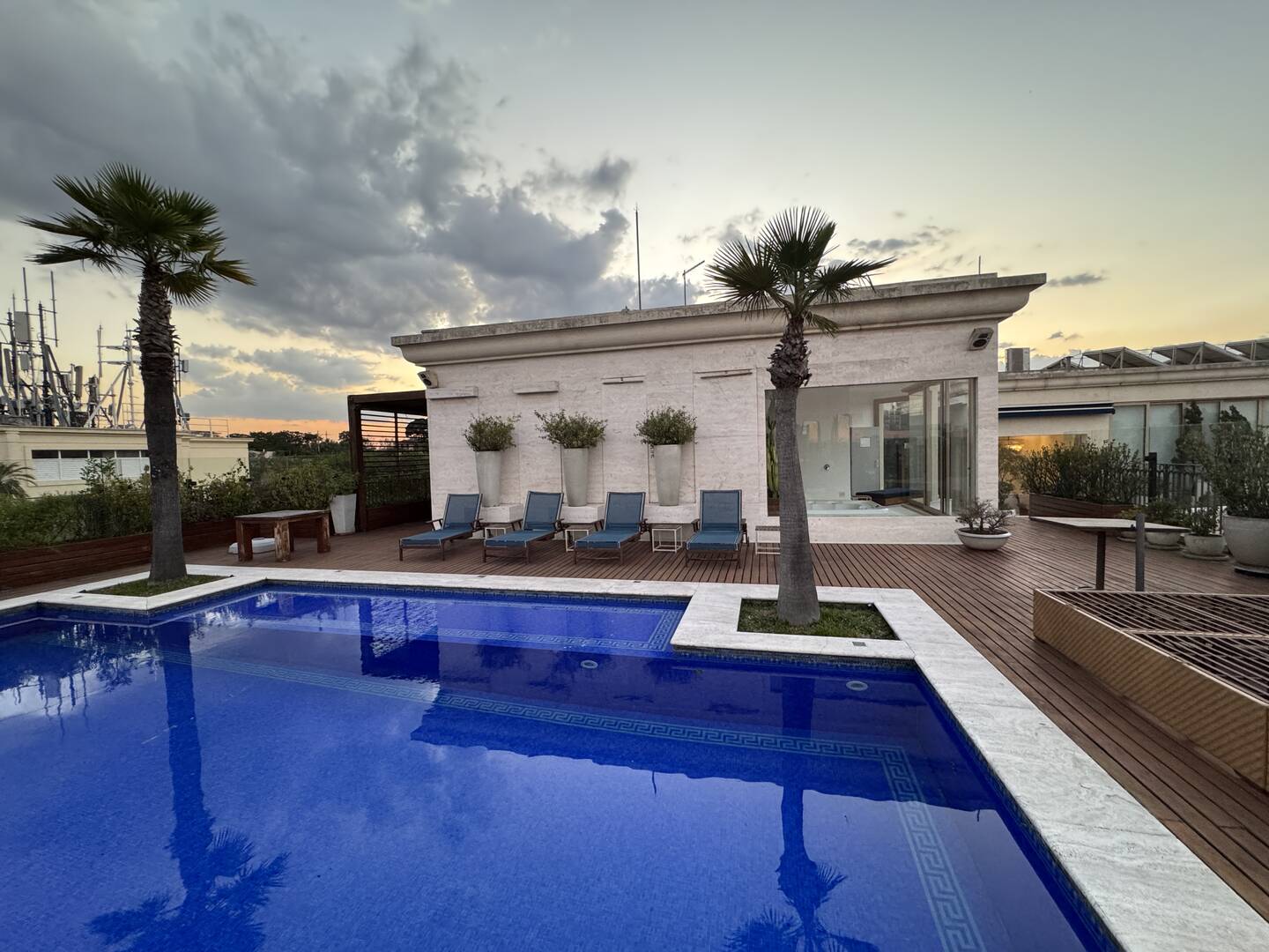 Cobertura duplex à venda em São Paulo com 1.170 m², 4 suítes, piscina privativa e 10 vagas