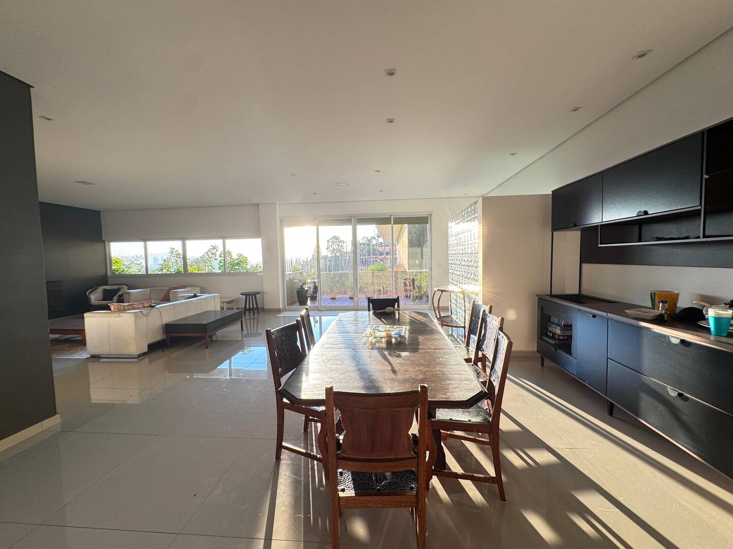 Casa à Venda no Tamboré 1 com Vista Permanente para o Lago e Rooftop Panorâmico