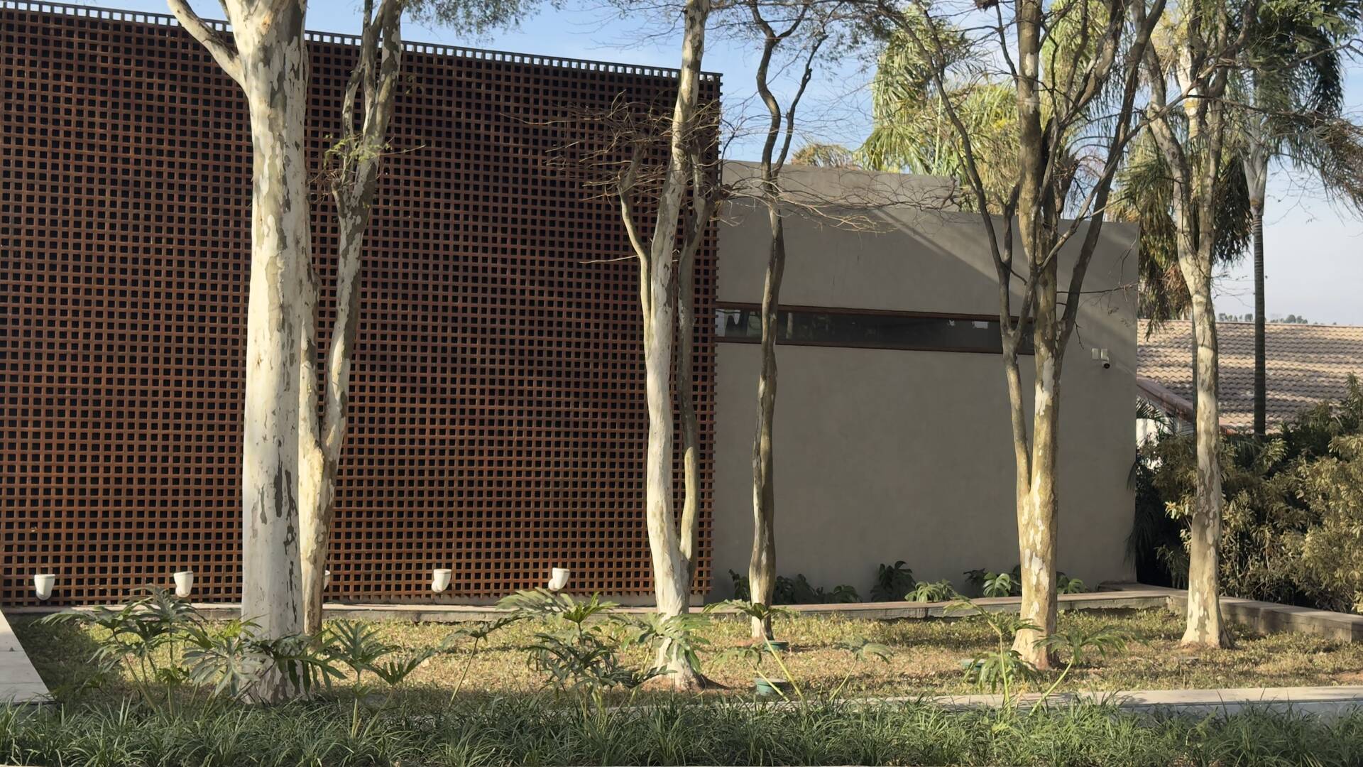 Casa Contemporânea com Vista Permanente, Piscina com Raia e Projeto Autoral em Alphaville