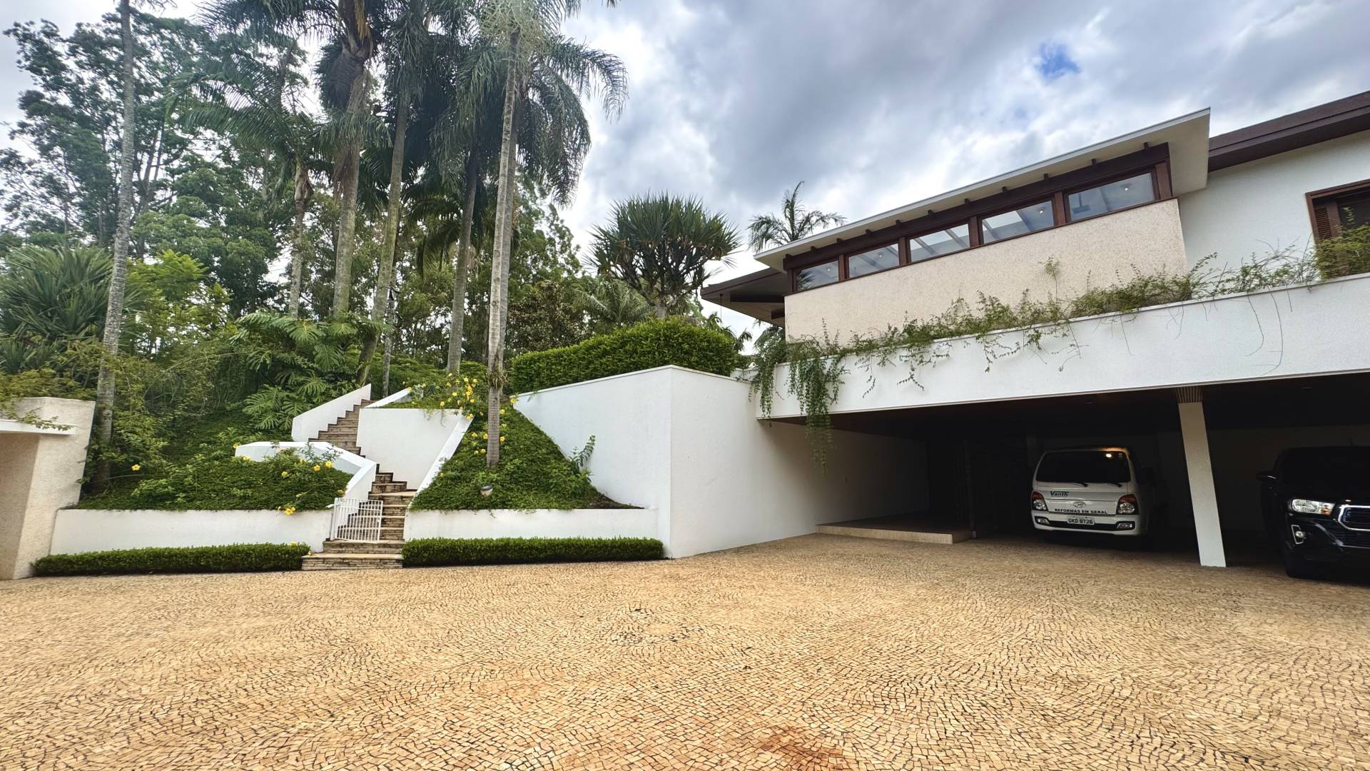 Casa com 6.300m² de terreno privativo - Residencial Tamboré 1