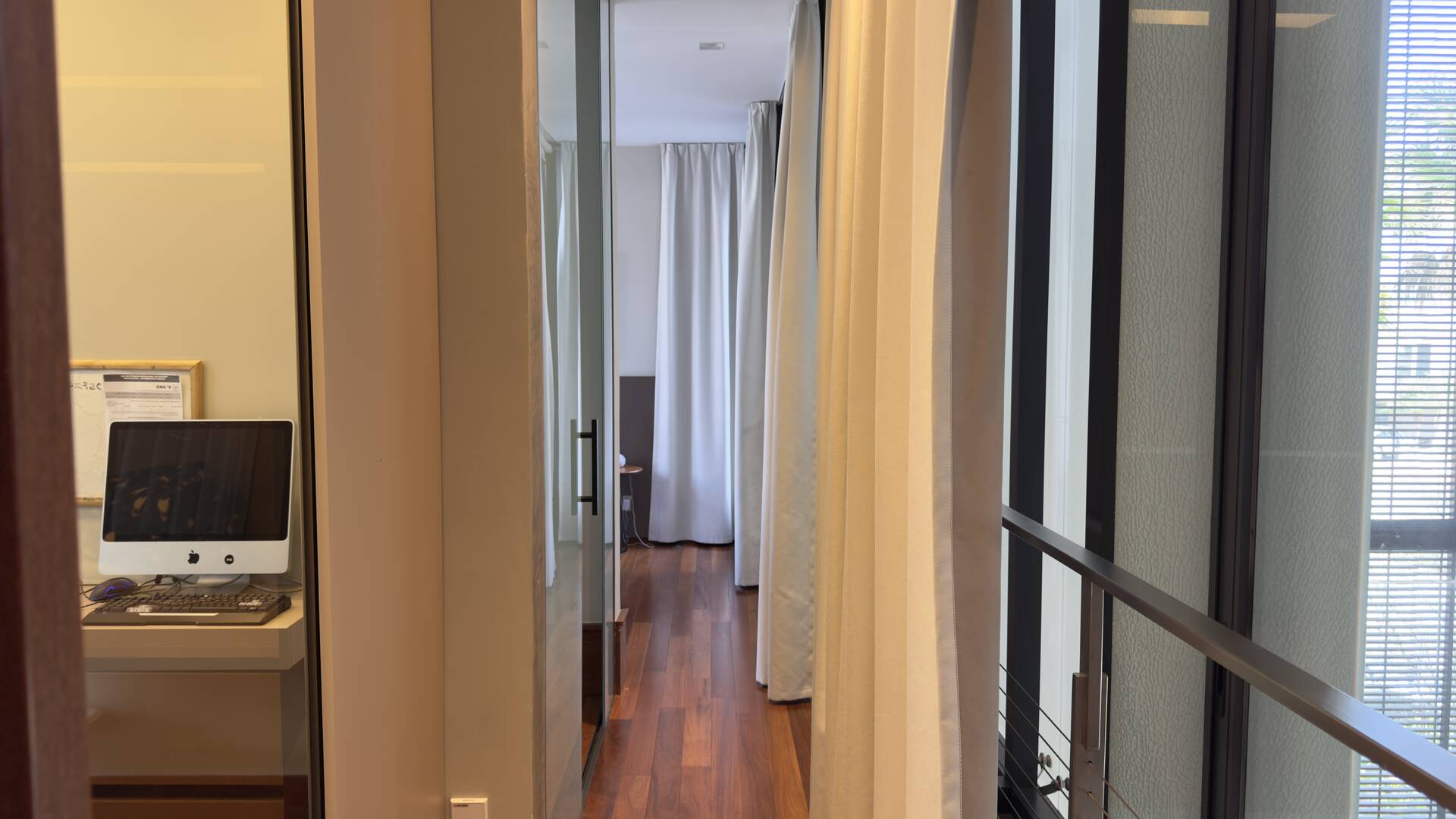 Casa Contemporânea à Venda no Alphaville Gênesis 1 com Vista Permanente para a