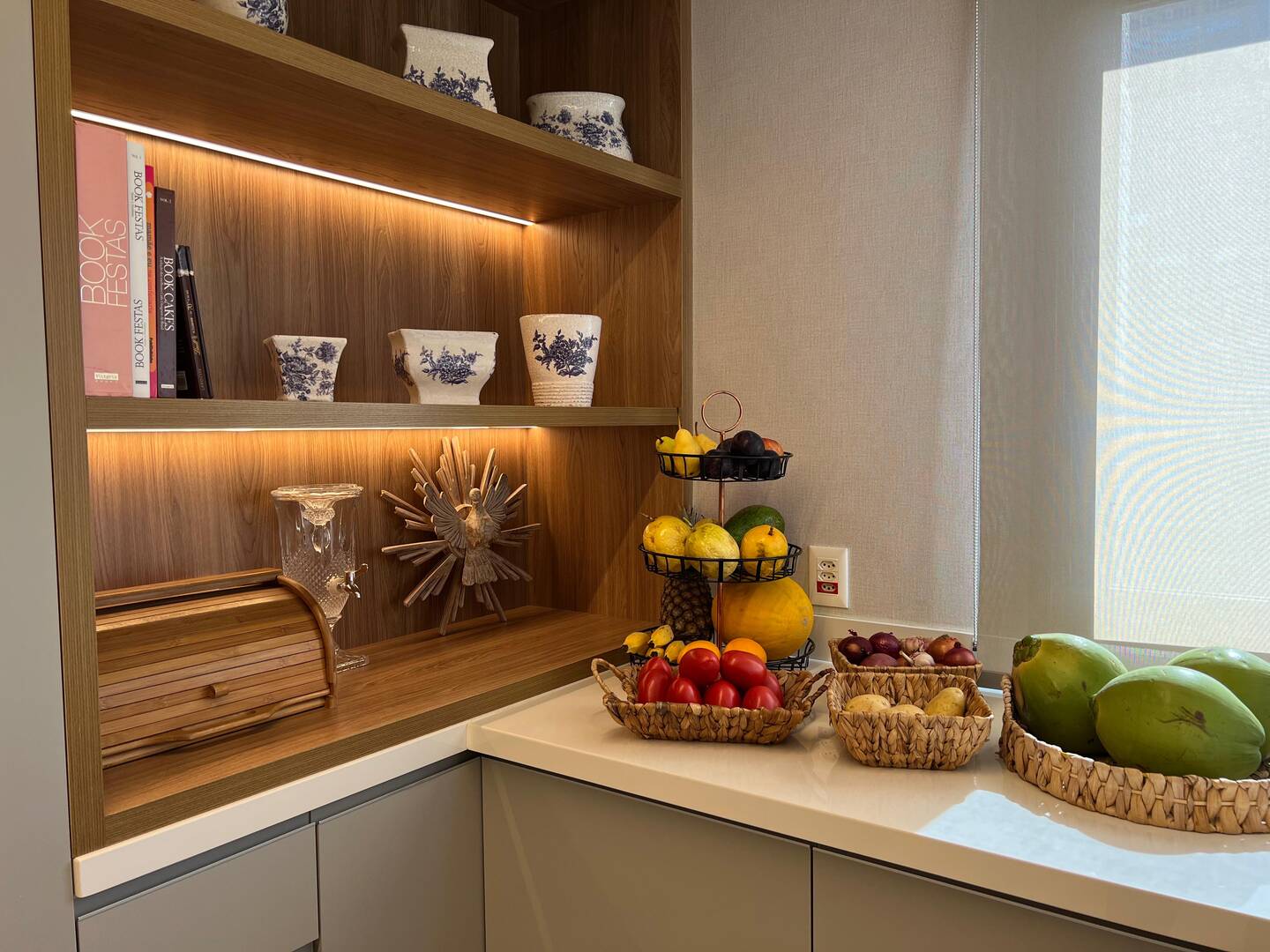 Apartamento mobiliado no ATRIA Alphaville com 3 suítes e automação completa