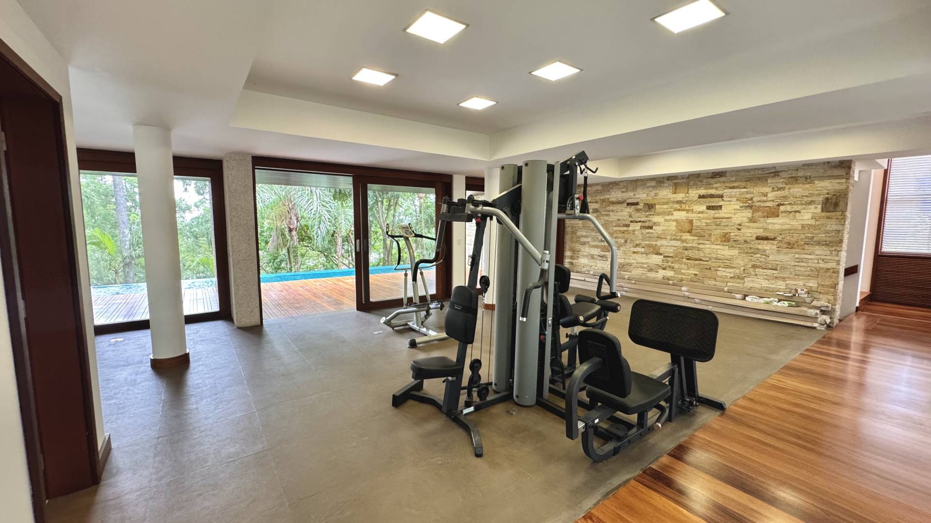 Casa com 6.300m² de terreno privativo - Residencial Tamboré 1