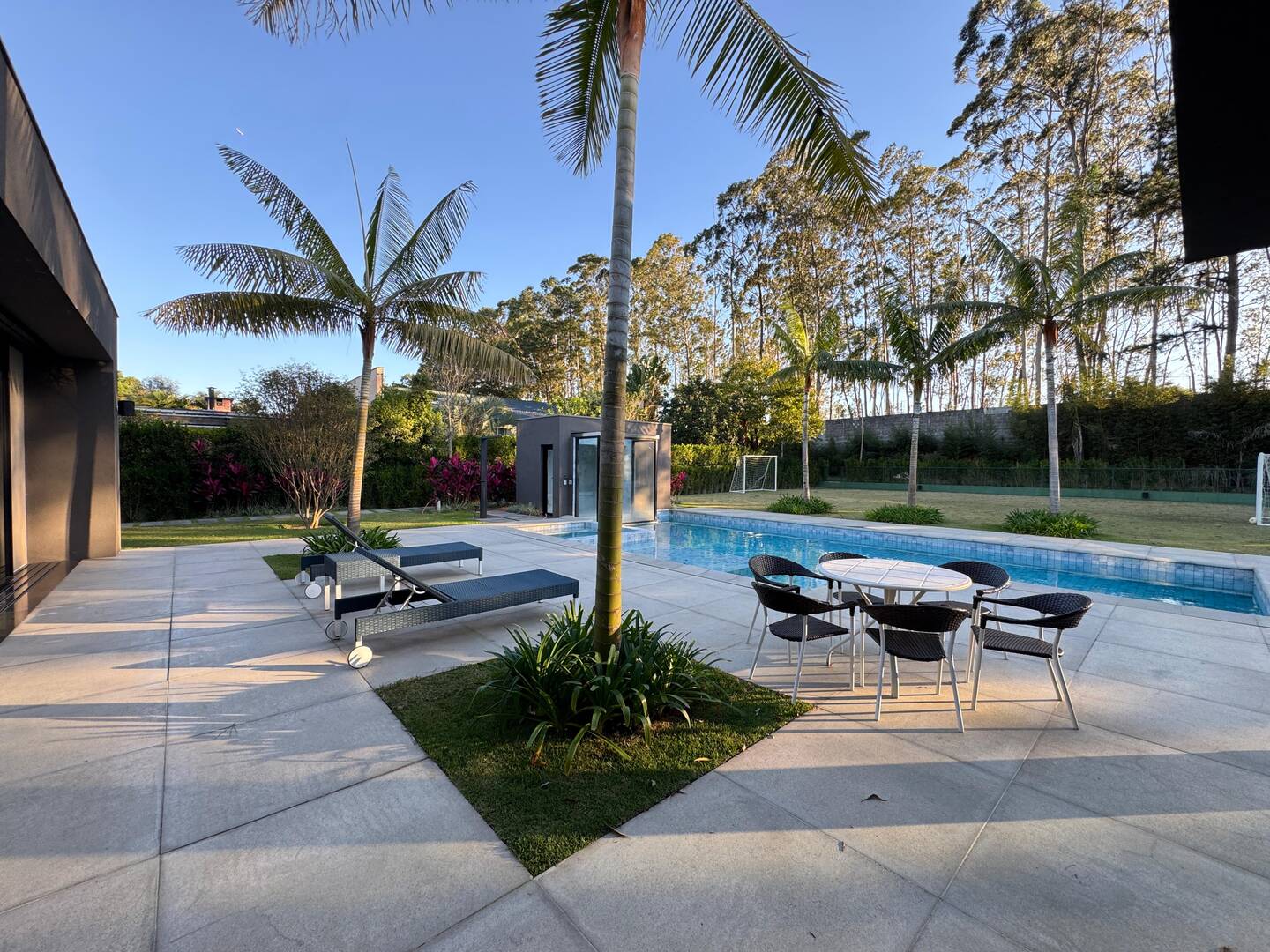 Casa com projeto de Breno Santiago e lazer completo no Haras Guancan