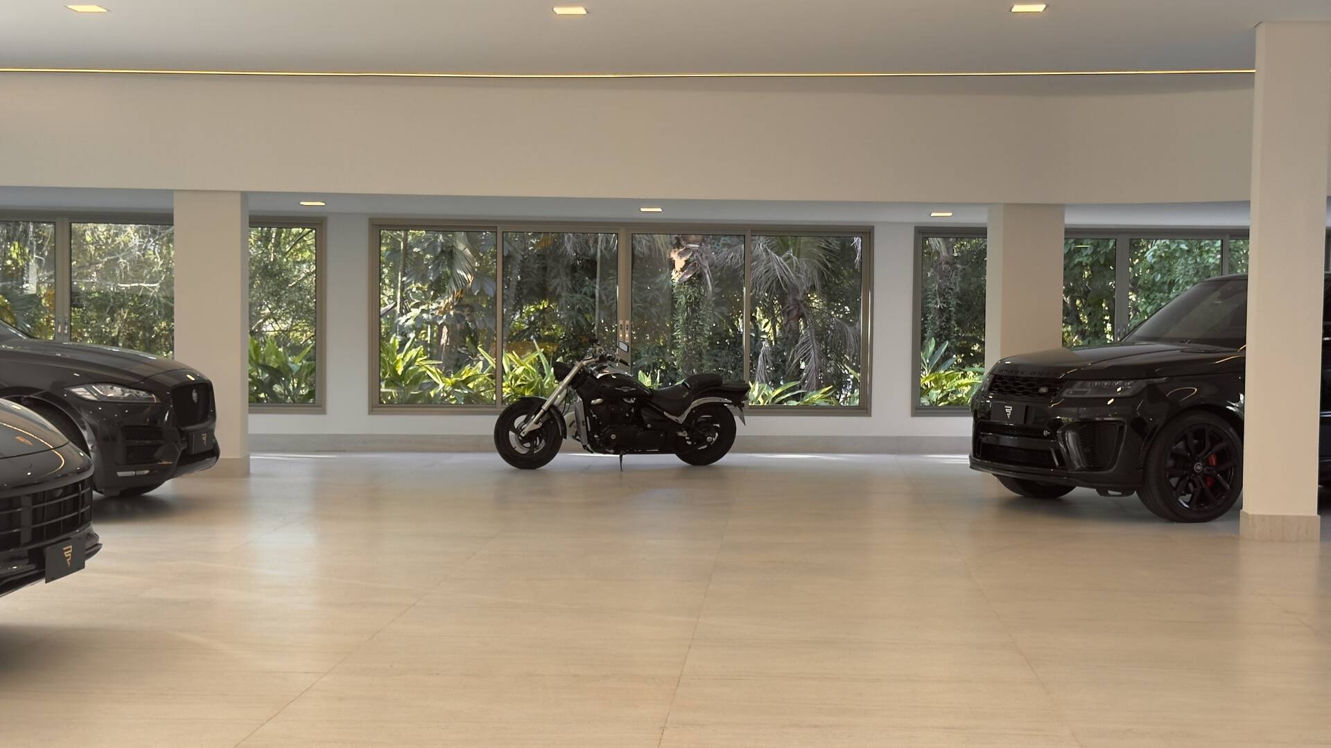 Casa à venda no Tamboré 2 com 1.800 m², 6 suítes e rooftop de 450 m²