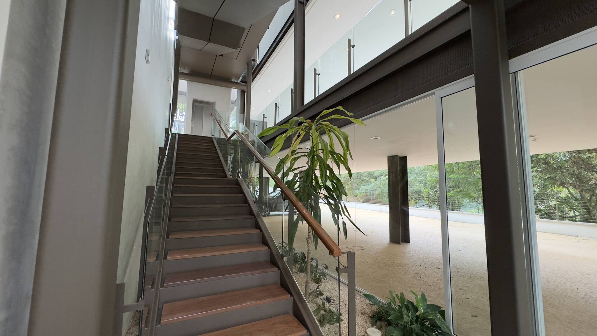 Casa contemporânea sustentável à venda residencial Melville | 4 suítes, elevador e automação