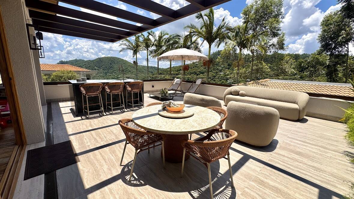 Casa térrea com vista permanente para a reserva à venda no Tamboré 10, Alphaville
