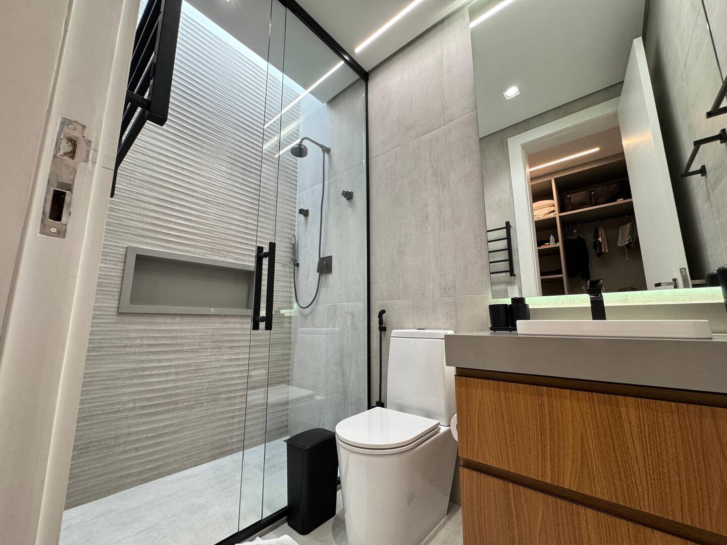 Casa com projeto de Breno Santiago e lazer completo no Haras Guancan