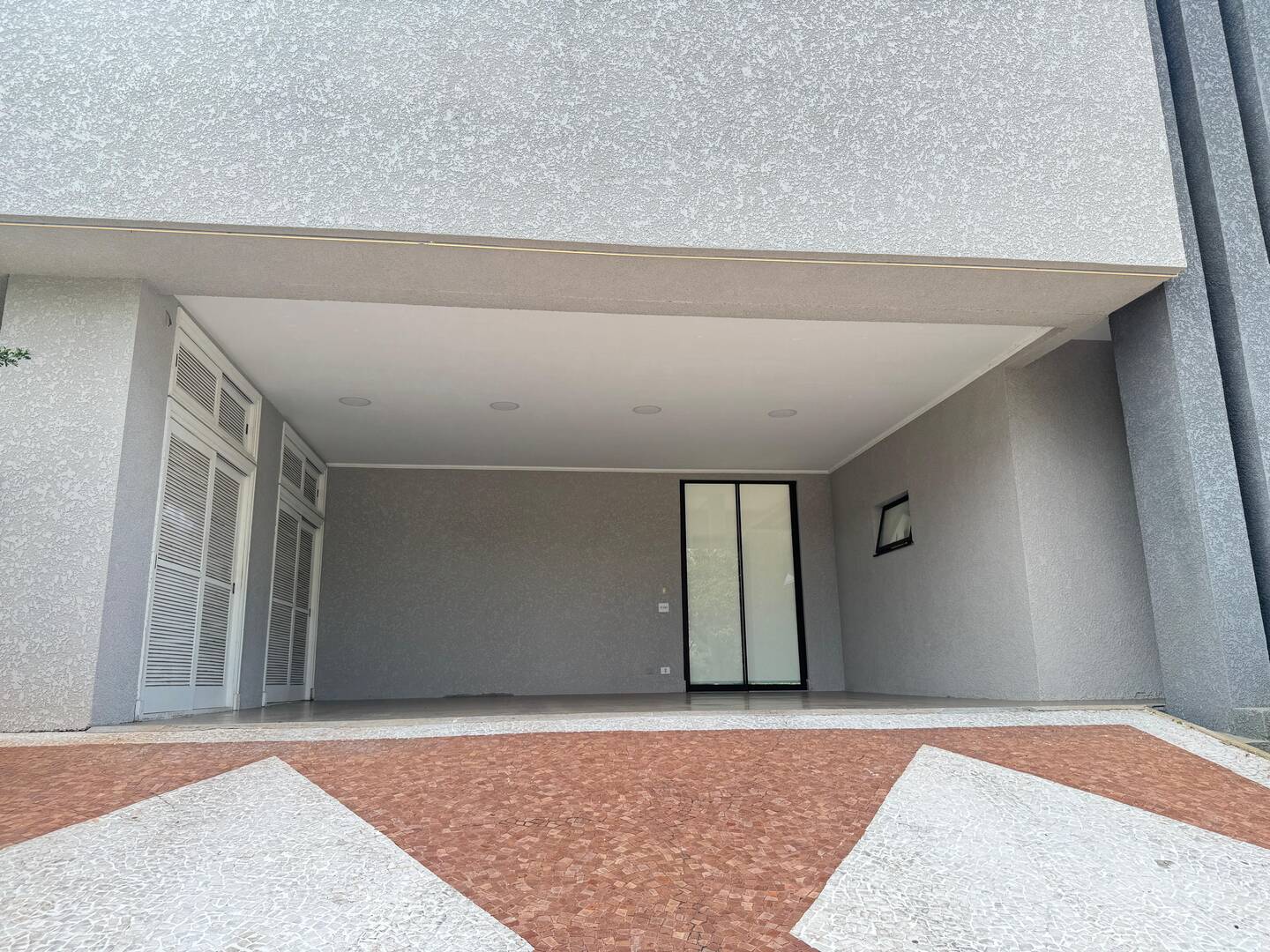 Casa Contemporânea à Venda no Tamboré 1 com 5 Suítes e Lazer Integrado
