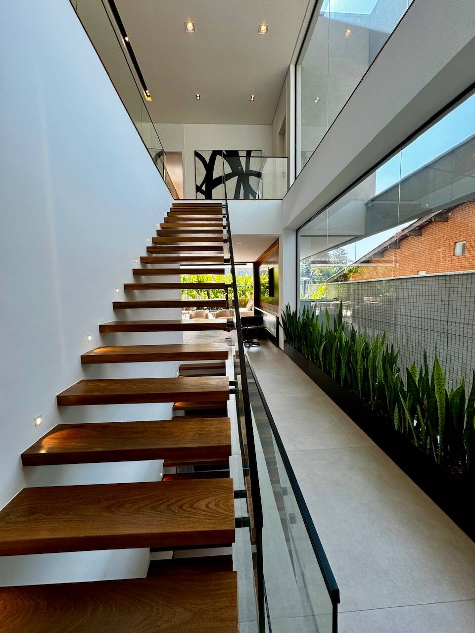 Casa recém-construída à venda no Alphaville Residencial 1 com 4 suítes e automação