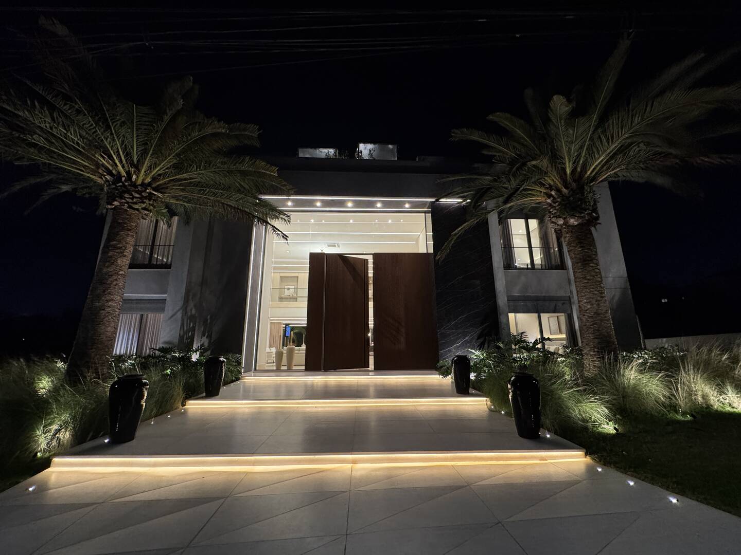 Casa à venda no Tamboré 2 com 1.800 m², 6 suítes e rooftop de 450 m²