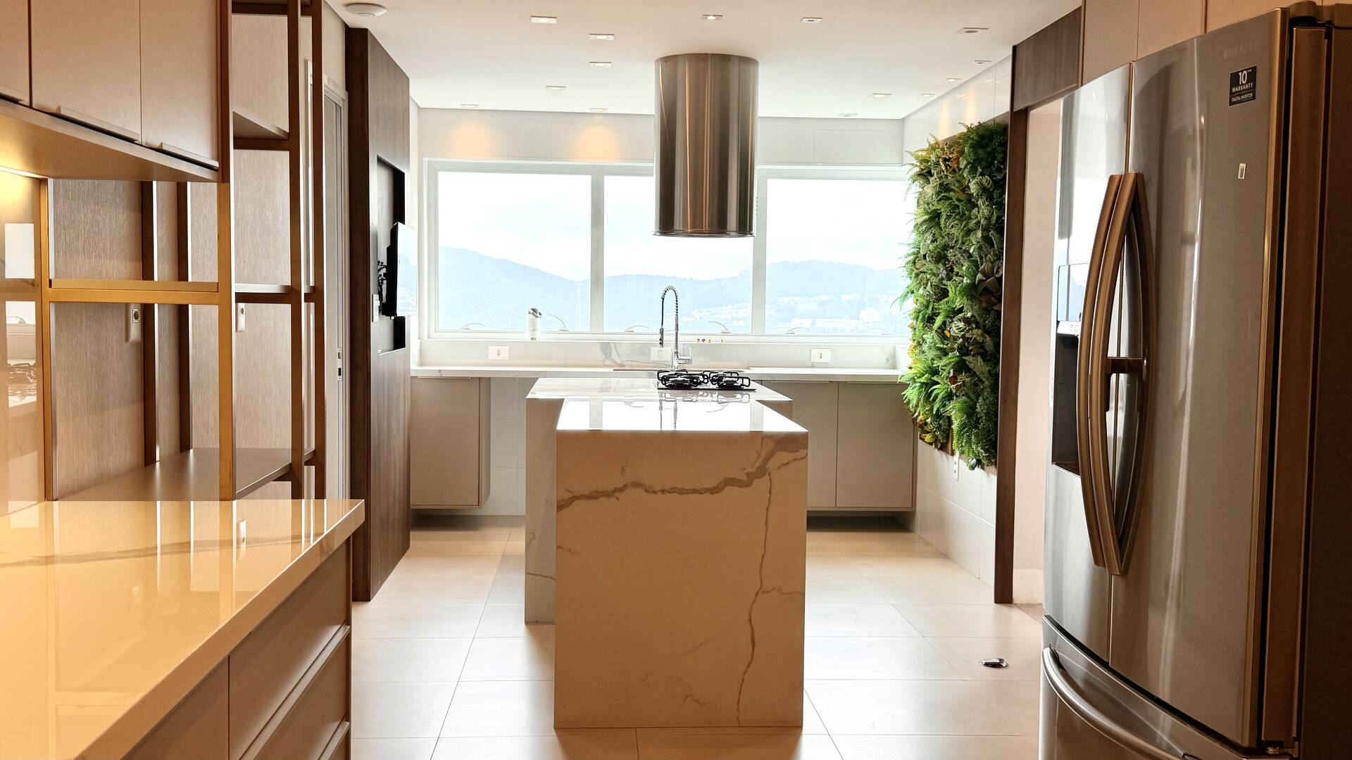 Apartamento mobiliado com 4 suítes e vista permanente para o lago em Alphaville