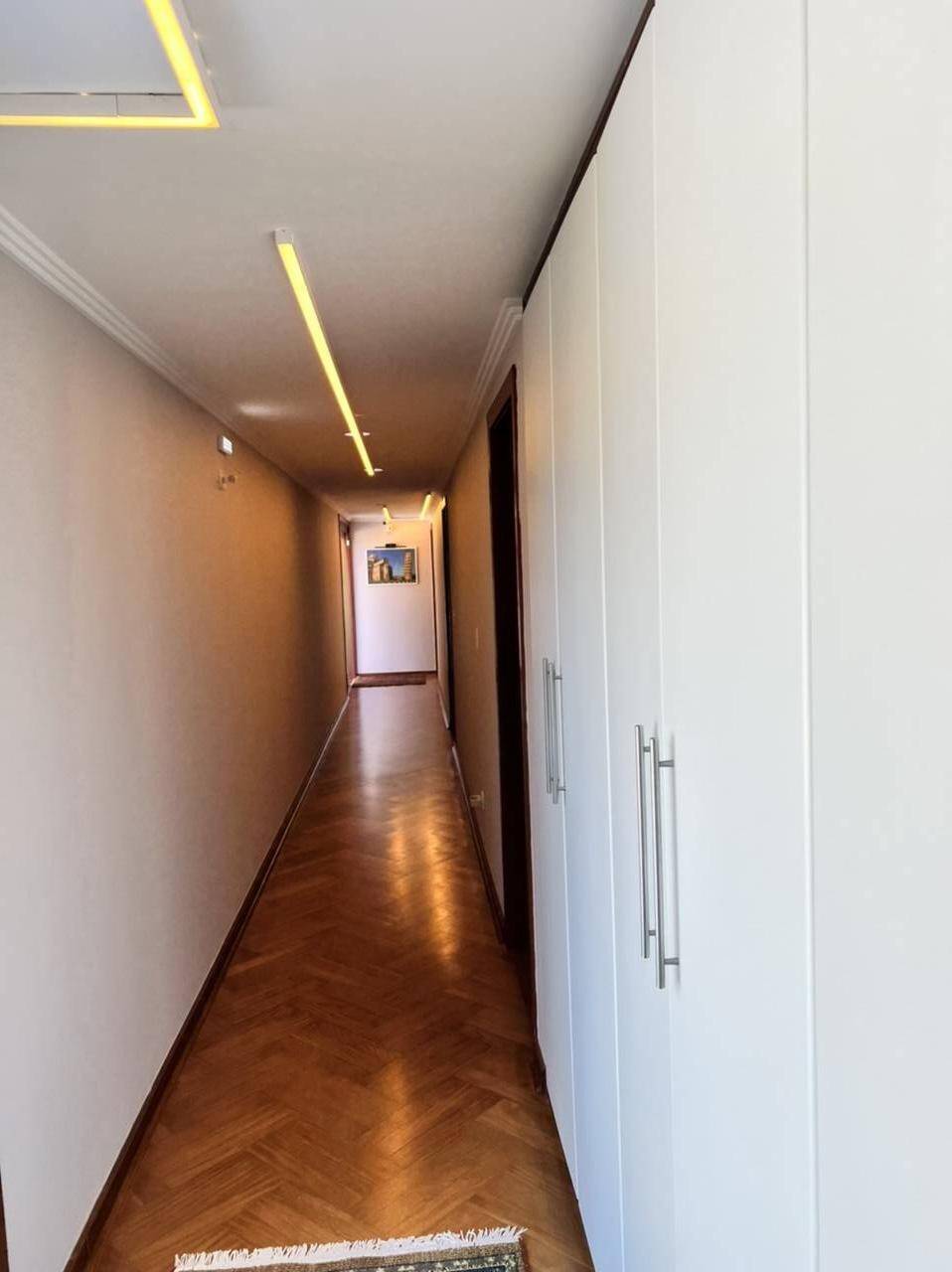 Casa semi-térrea com 3 suítes à venda no Tamboré 1
